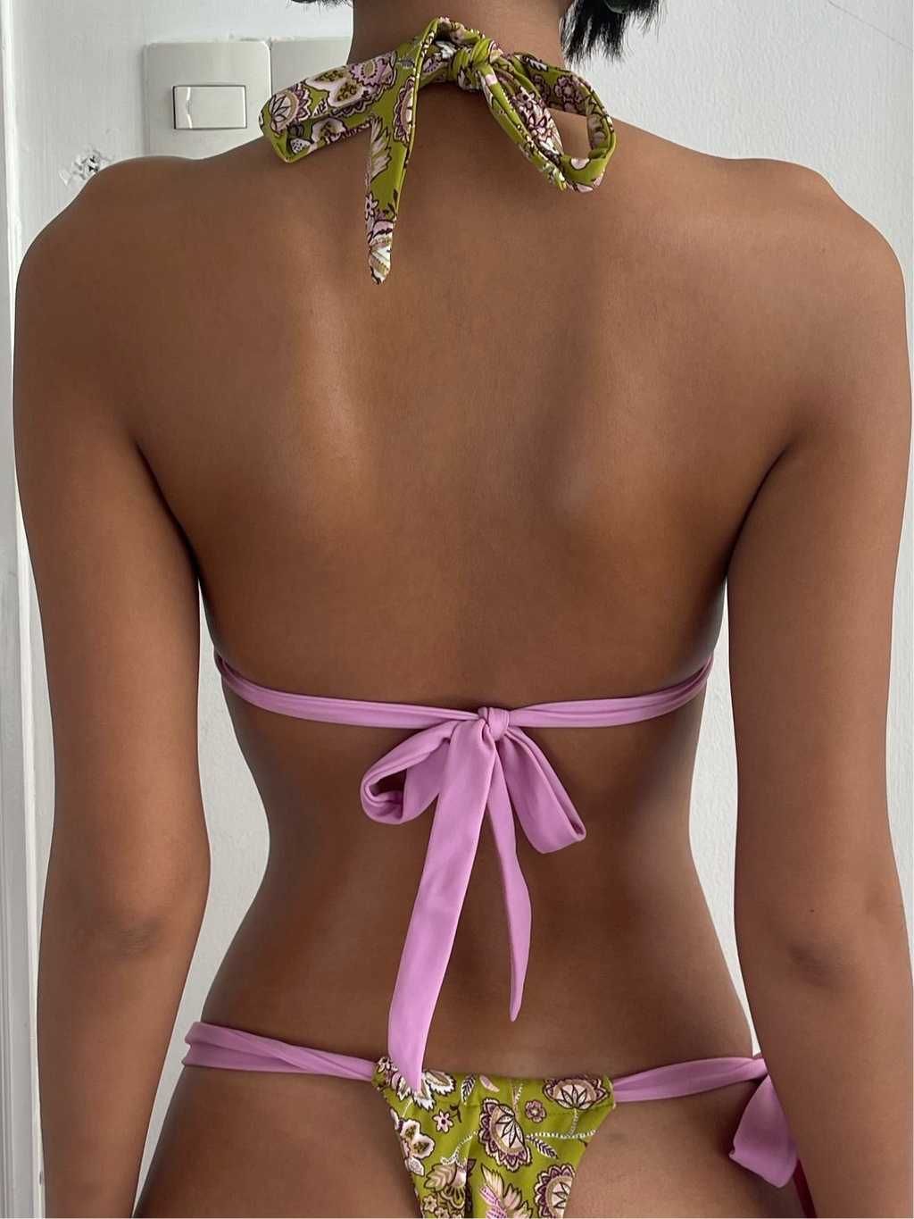 Bikini 010 April